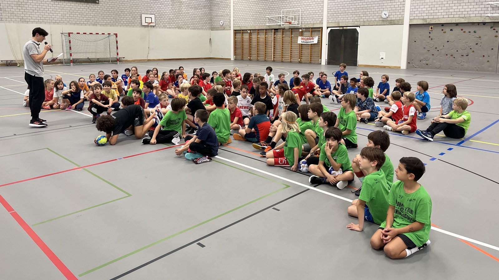 Foxi-Kids: Handballcamp im Herzen Zürichs - über 100 Kinder im Feriencamp von GCA!
