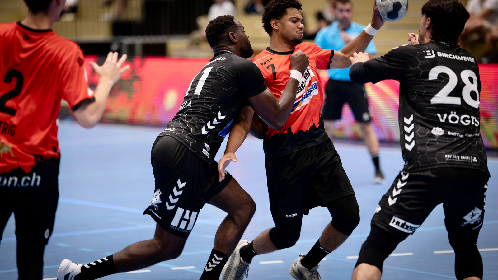 QHL: Härtetest in der Saalsporthalle